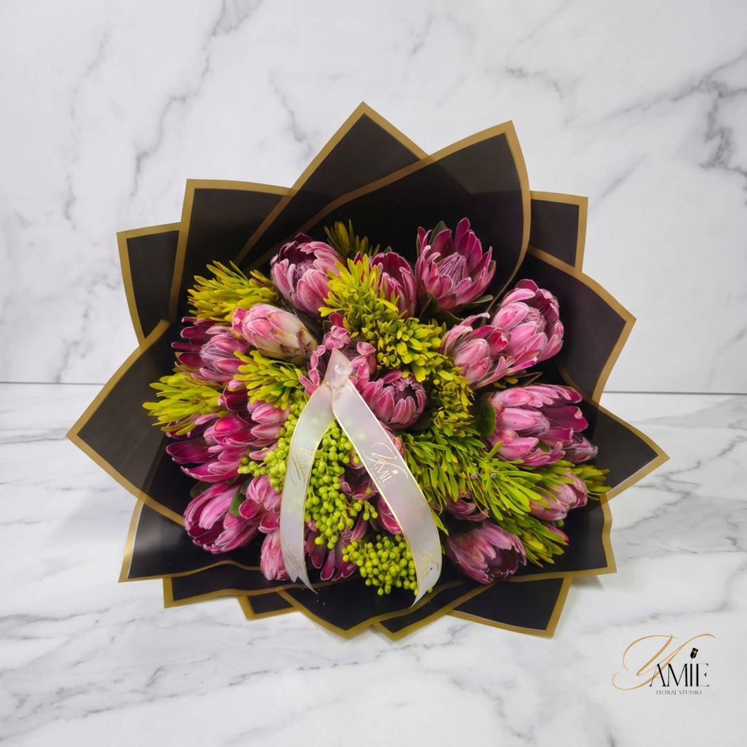 the-african-fire-bouquet-large-yamie-floral-studio the-african-fire-bouquet-large-yamie-floral-studio
