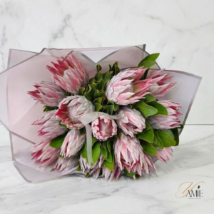 The Majestic King Bouquet Large - fresh flower arrangement delivered by Yamie Floral Studio