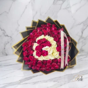 the-monogram-rose-bouquet-yamie-floral-studio-letter-q-v2 the-monogram-rose-bouquet-yamie-floral-studio-letter-q-v2